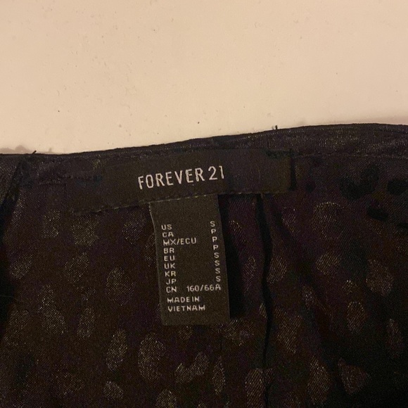 Forever 21 Black on Black Leopard Print Ruffles and side Rouching Skirt Sz Small - Picture 3 of 11